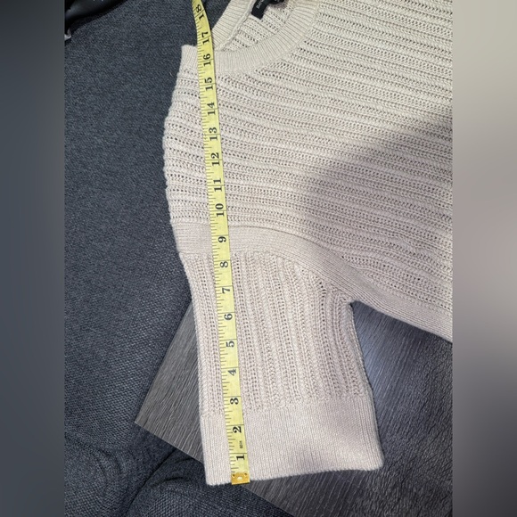 Banana Republic Women's Cream Ribbed Sweater - Picture 5 of 12